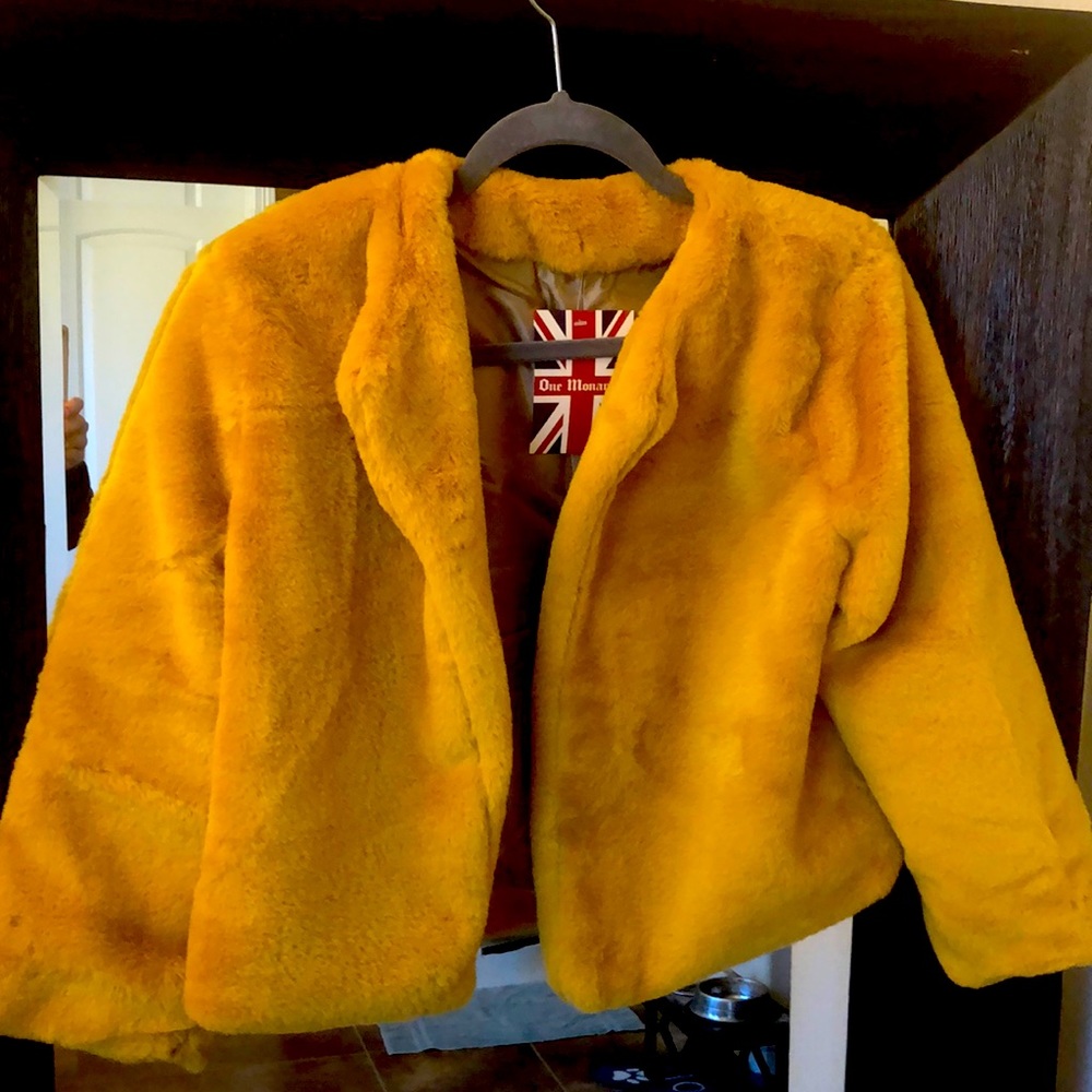 New Beautiful Faux Fur Cropped Coat